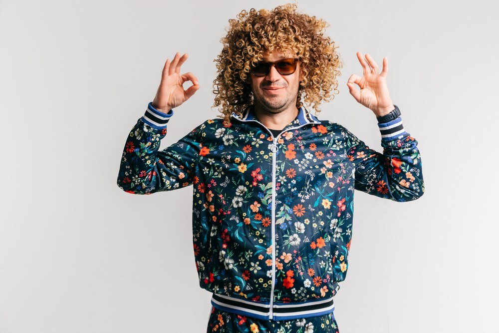 Moda męska lat 80: Ikoniczne style i trendy tamtych czasów