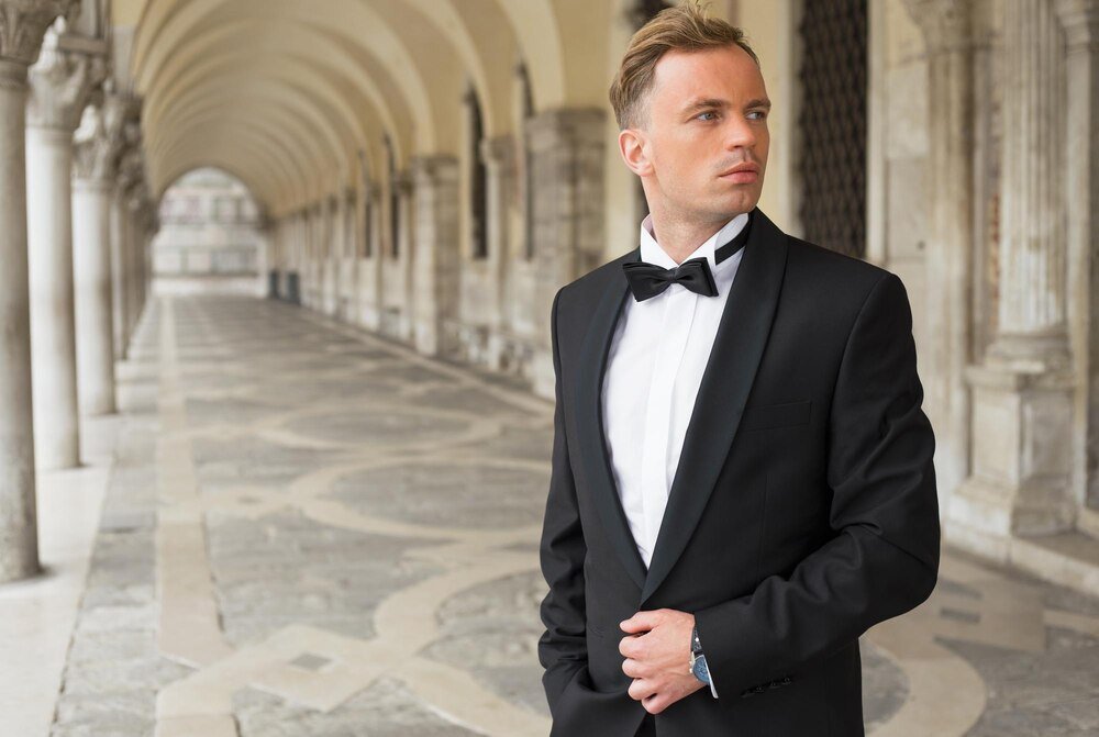 Marynarka do sukienki wieczorowej – jak łączyć elegancję z wygodą