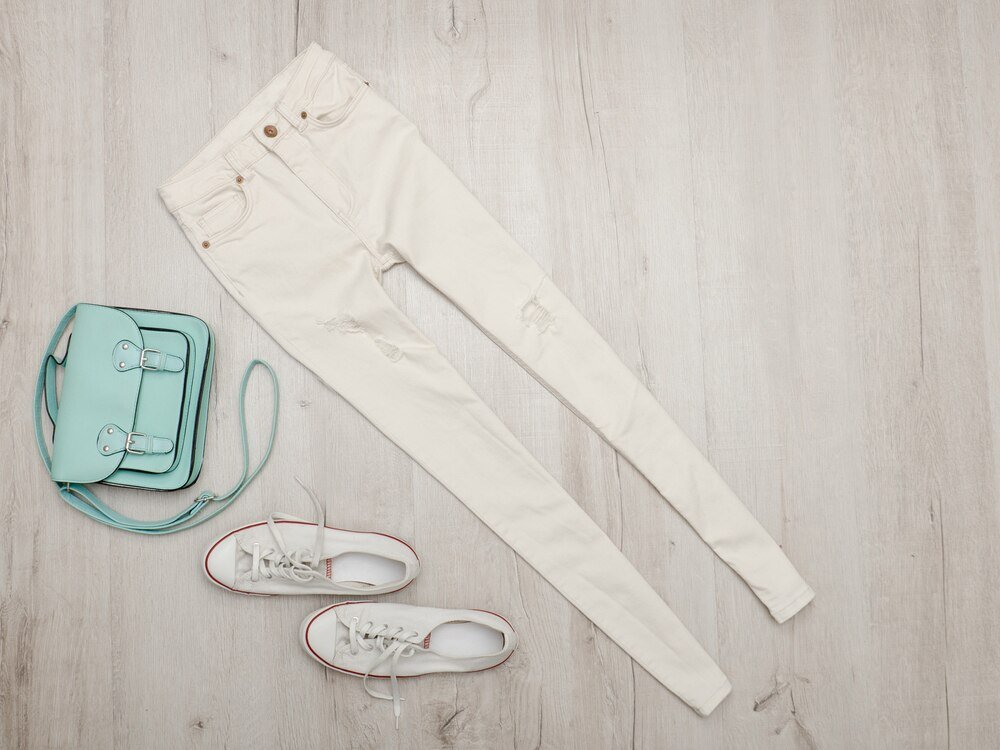 Najmodniejsze fasony spodni damskich na jesień – trendy, które musisz znać